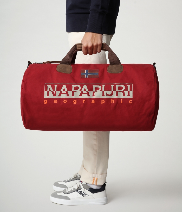 Brand new  NAPAPIJRI LIMITED EDITION BERING JACQ Fantasy Weekender bag  rrp £300 