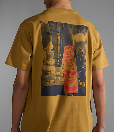 T-Shirt Napapijri x Obey mit Grafikprint 6