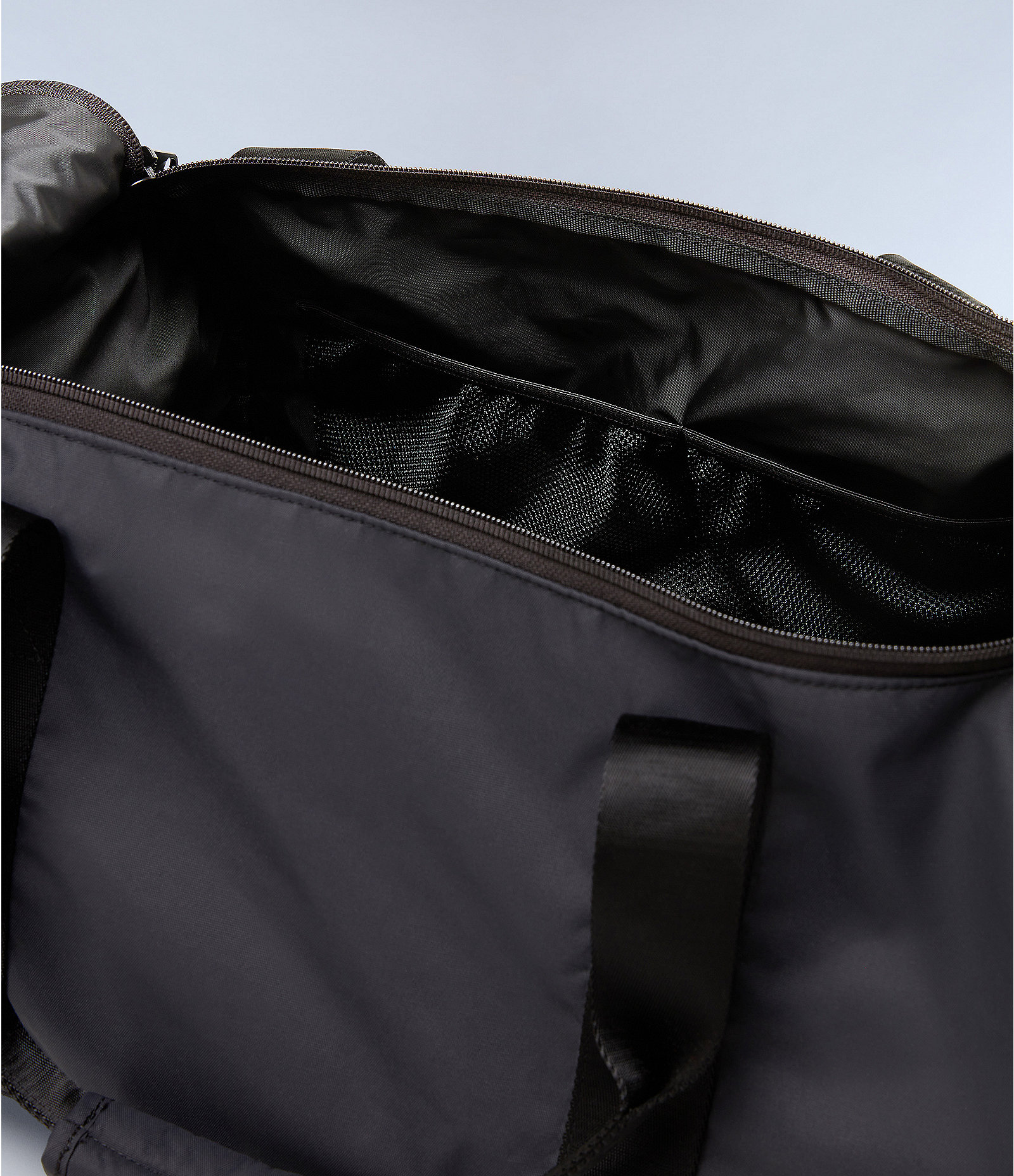Bering Travel Duffle Bag - 52.5 Lt | Napapijri | official store Bering Travel Duffle Bag - 52.5 Lt | Napapijri | official store
