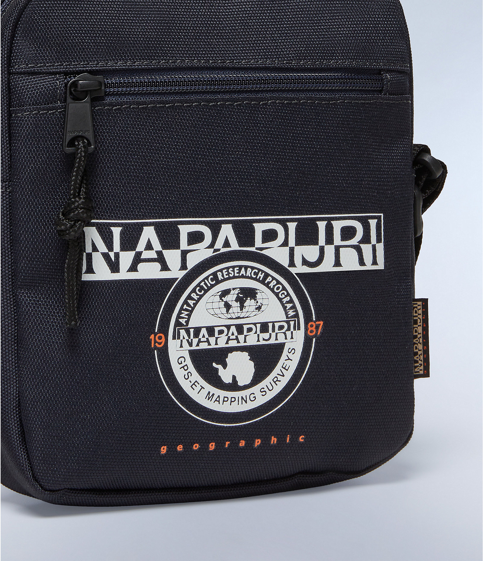 Boussine Crossbody Bag - 2 Lt | Napapijri | official store Boussine Crossbody Bag - 2 Lt | Napapijri | official store